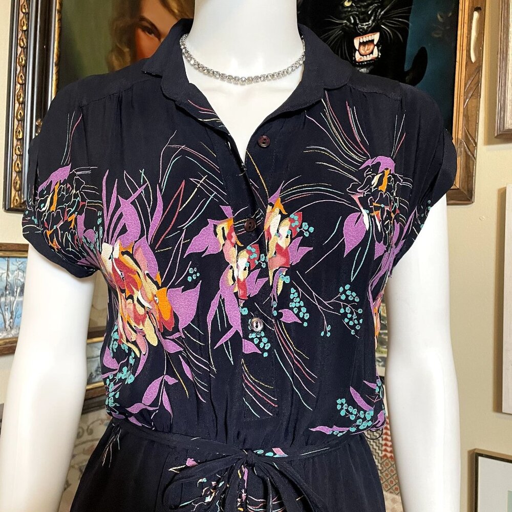 80s Vintage Black and Purple Floral Crepe Cap Sleeve Midi Shirt Dress Size S - Picture 4 of 7